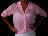 camisa de chifon rosa bebê